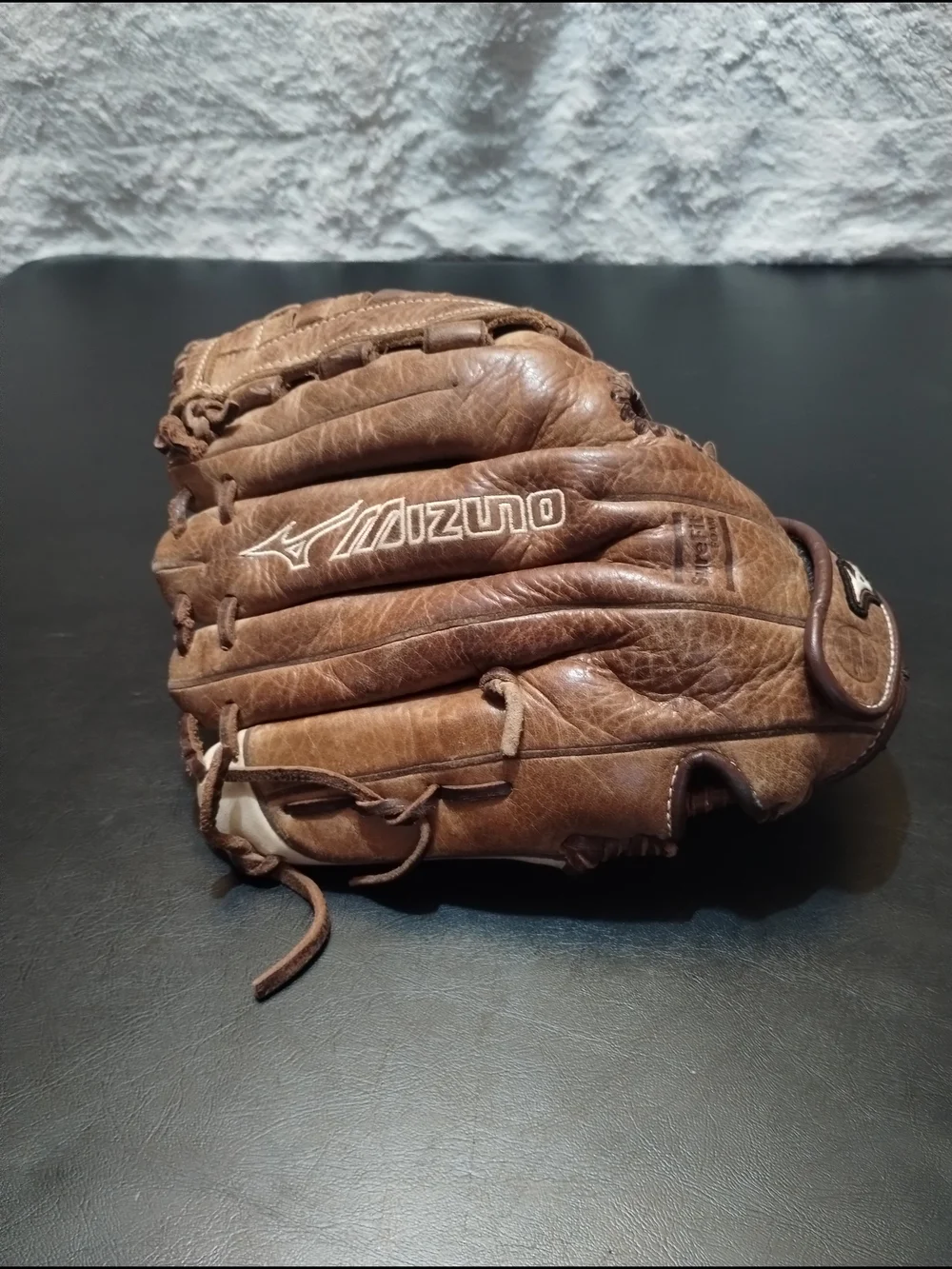 Mizuno Brown Leather Softball ll Glove - 12 Inch Fastpitch